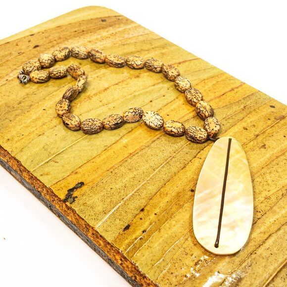 Tribal Choker: Surfboard Mother of Pearl Pendant with Salwag Beads - Picture 4 of 8